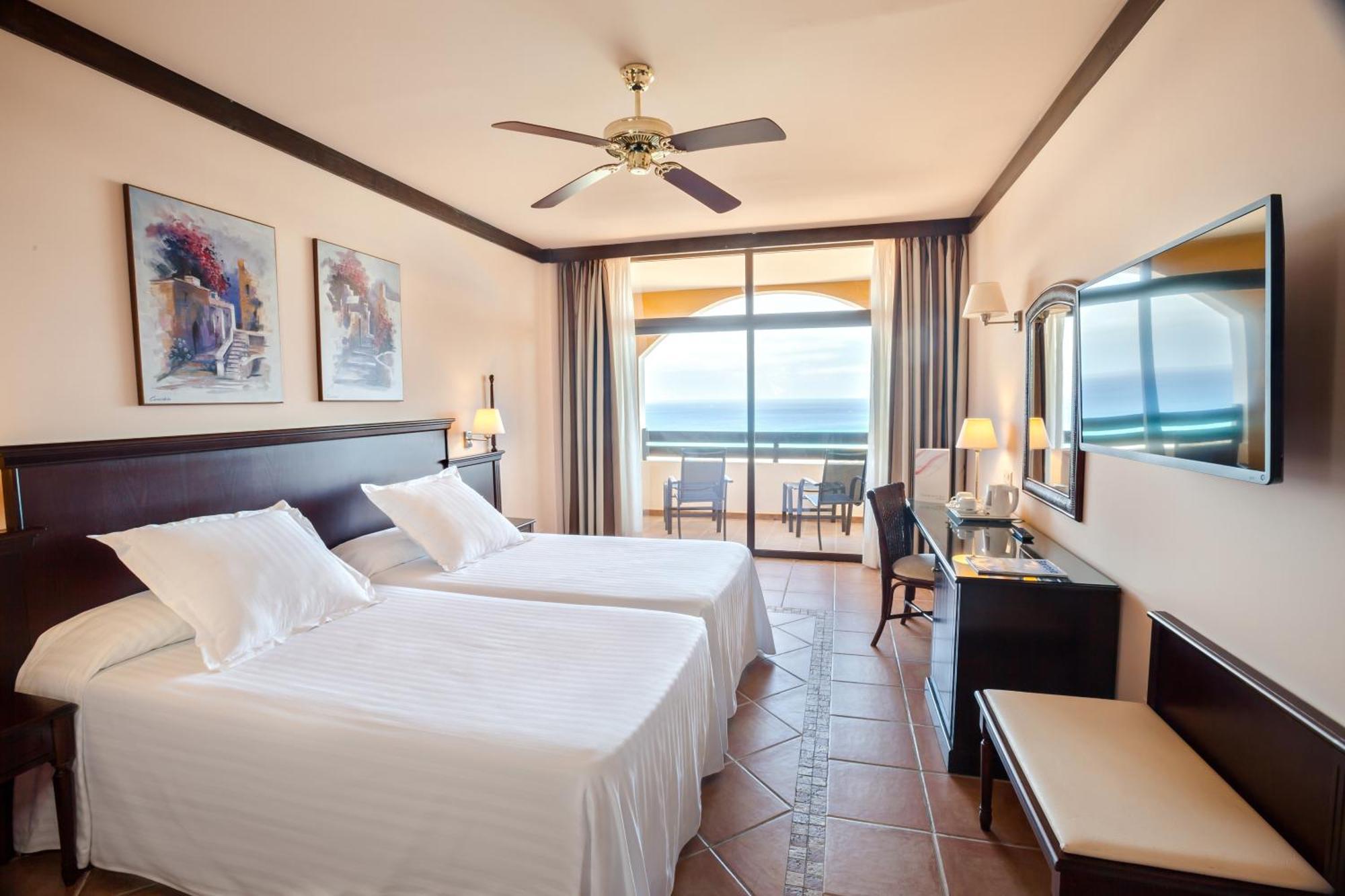 Double Room with Sea View (2 Adults + 1 Child),1746829456:JPEG