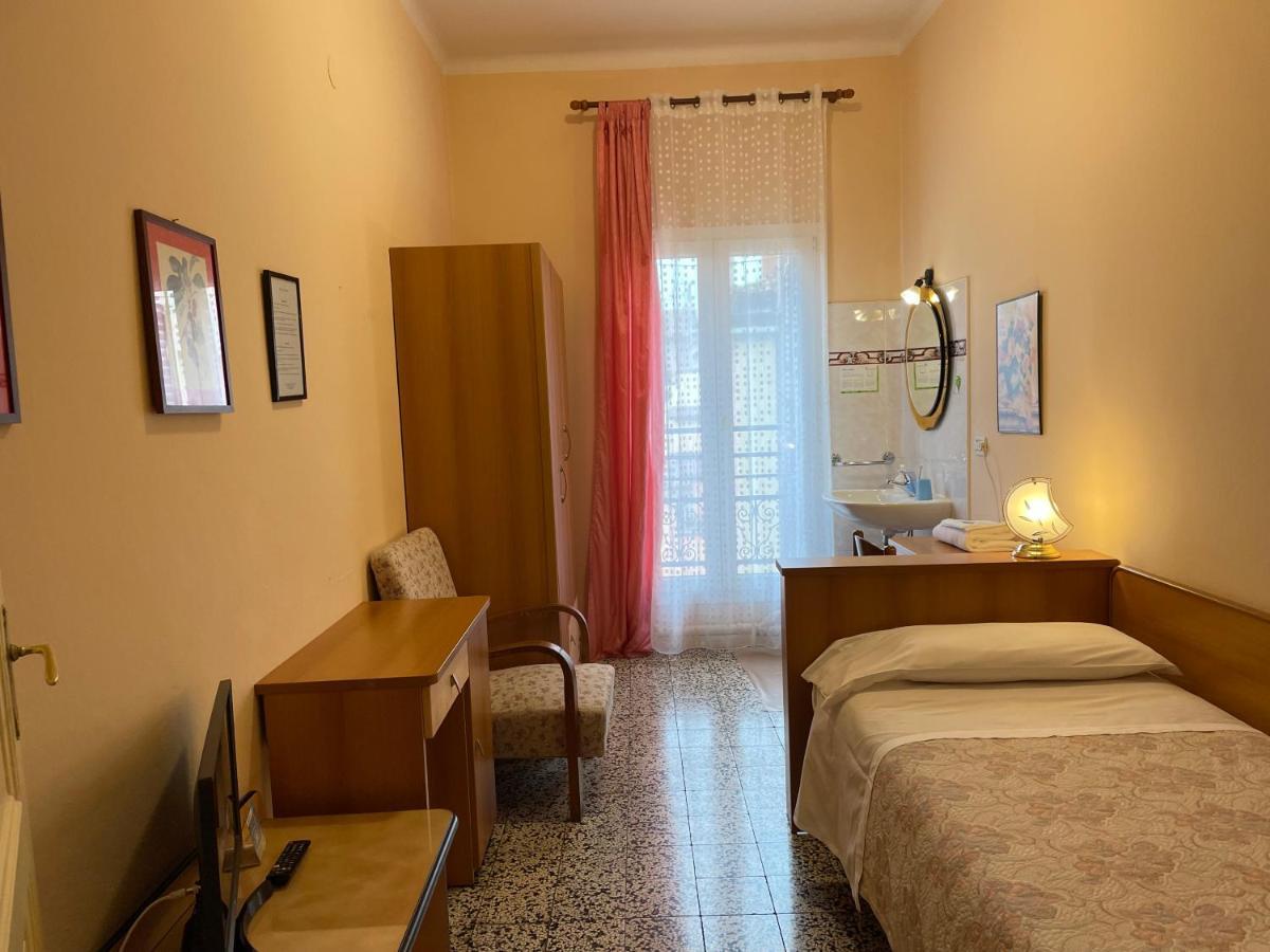 Single Room,338609494:JPEG