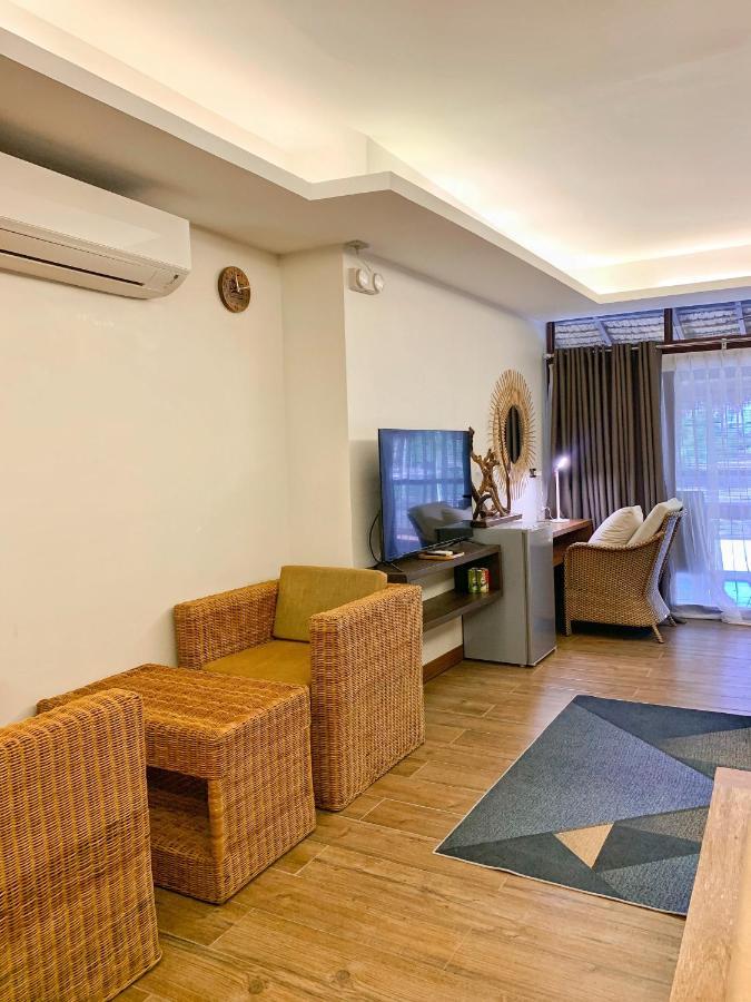 Family Room with Balcony,1344655289:JPEG