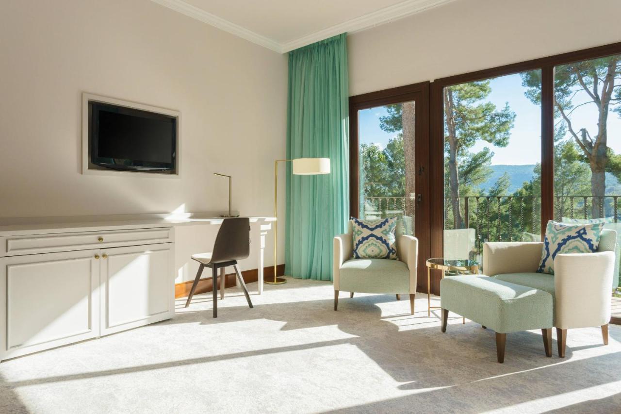 Quarto Queen Clássico Terraço com Varanda e Vista Jardim