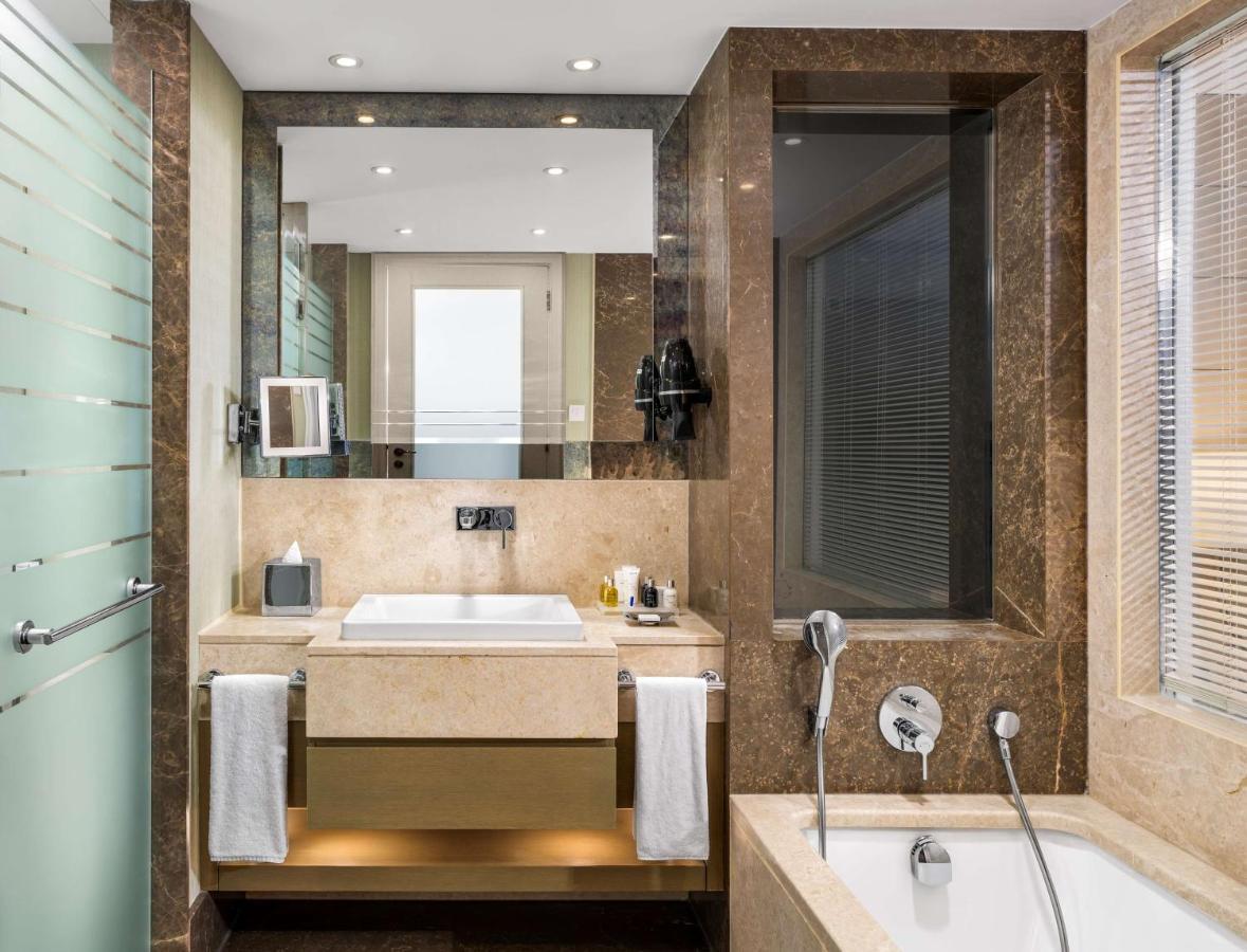 Suite Junior con vistas a la ciudad y acceso al salón