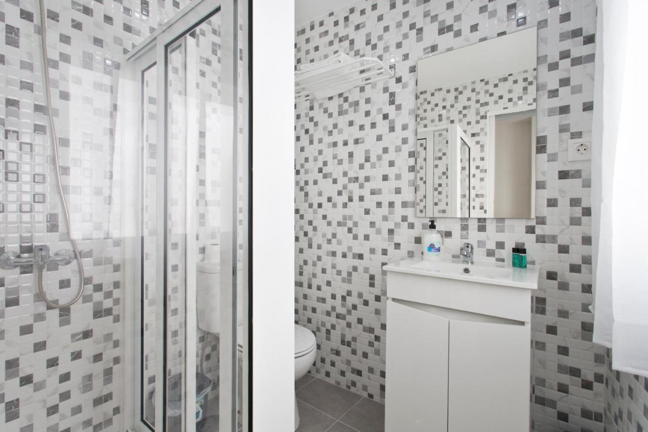 Single Room with Bathroom,1362978548:JPEG