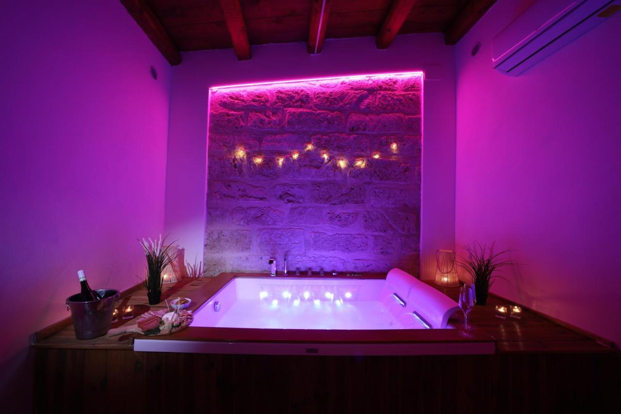 King Room Spa Bath