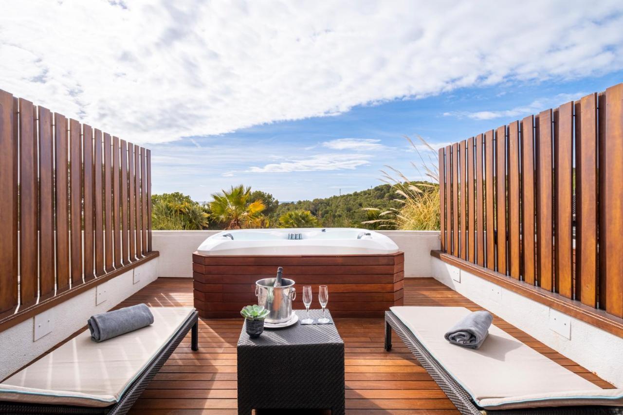 Habitación Deluxe Mediterrani con terraza y bañera de hidromasaje