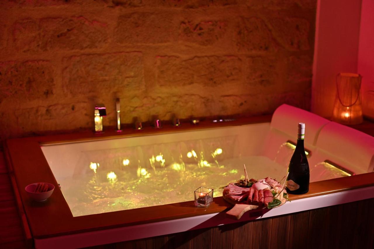 King Room Spa Bath