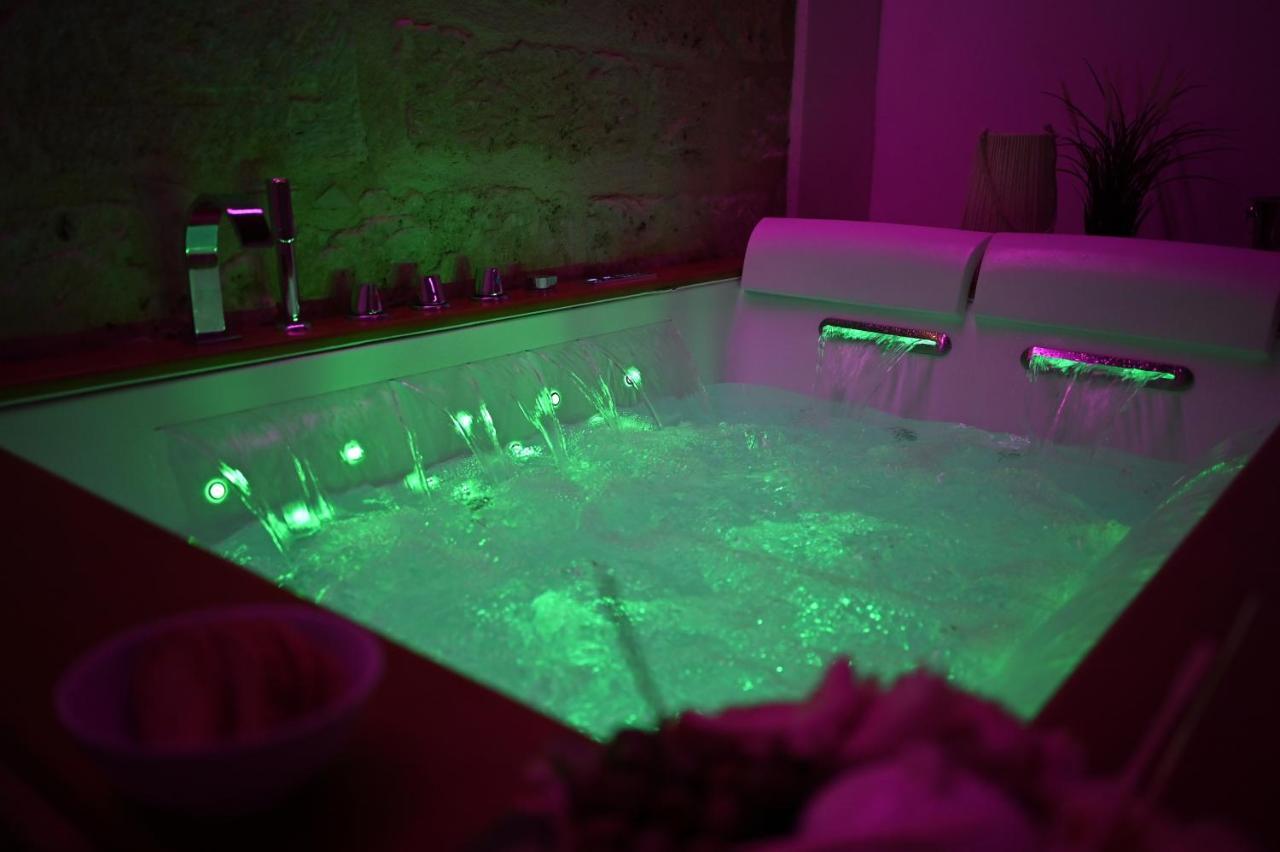King Room Spa Bath