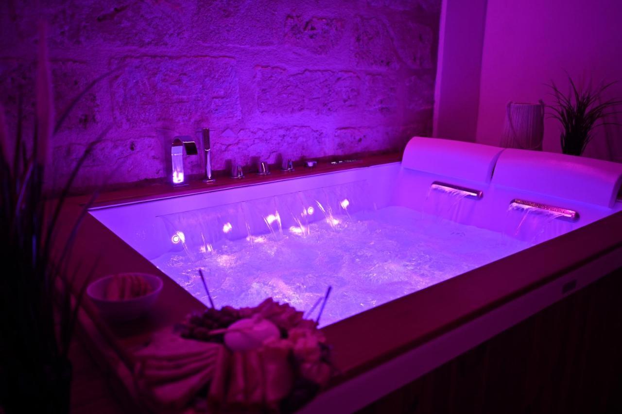 King Room Spa Bath