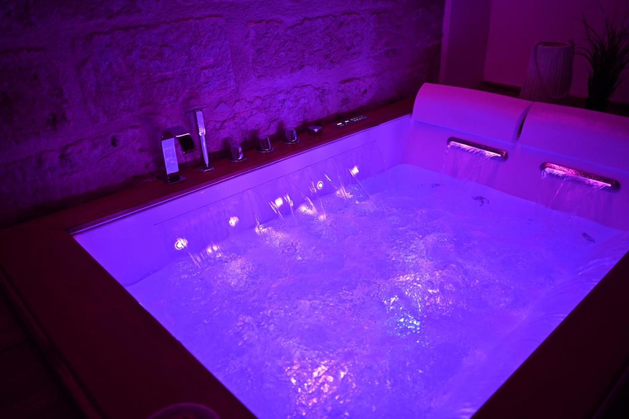King Room Spa Bath