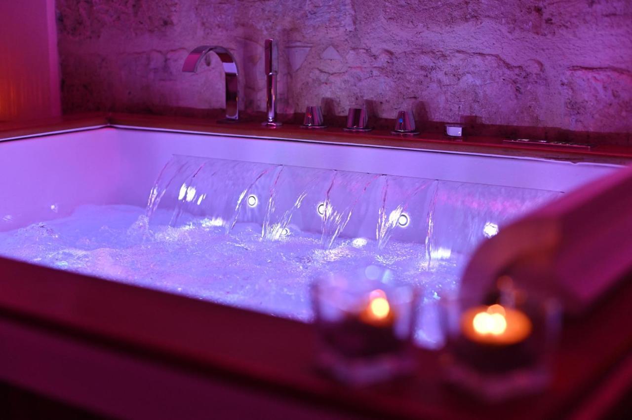 King Room Spa Bath