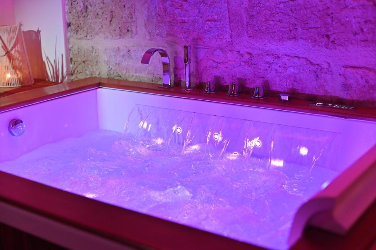 King Room Spa Bath
