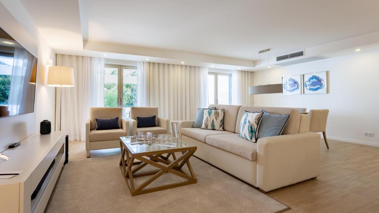Three-Bedroom Apartment Lake View