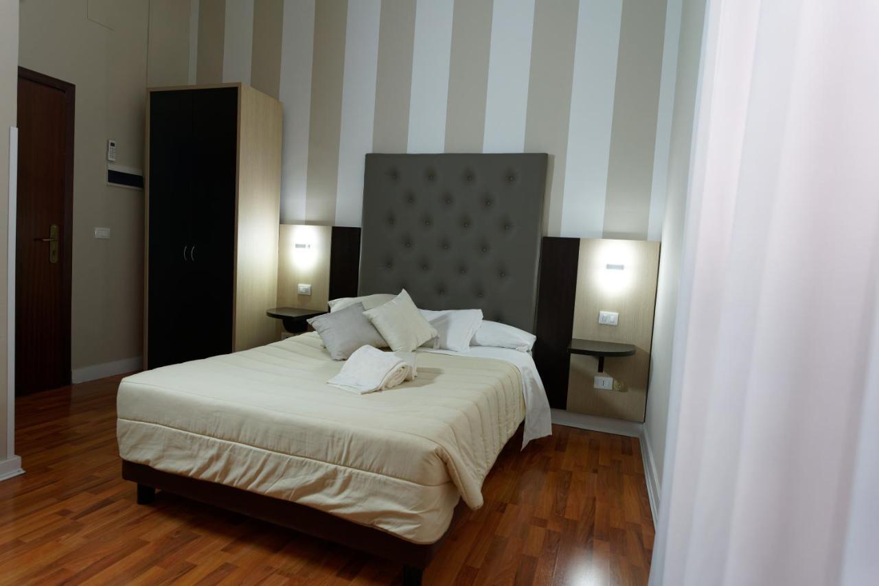 Double Room with French Bed,1385908457:JPEG