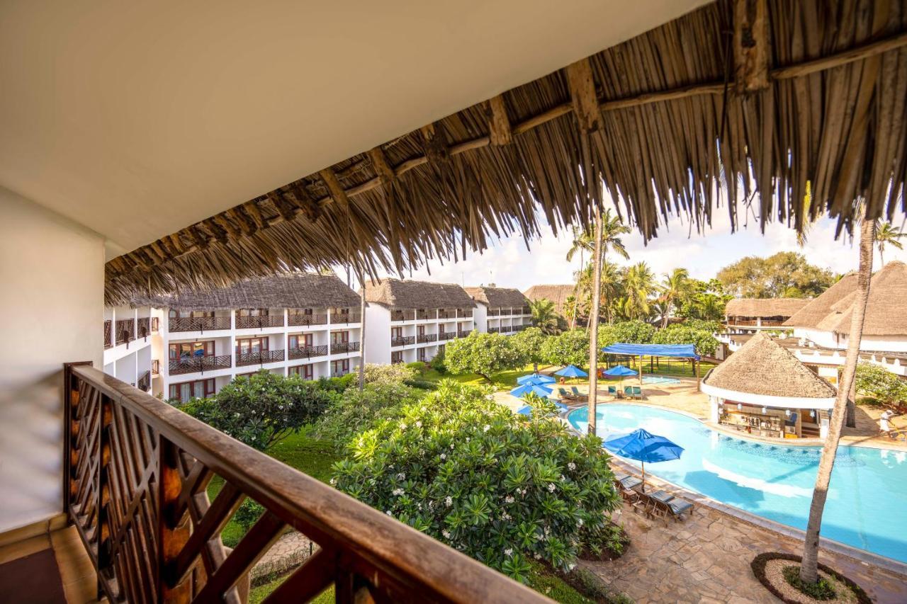 Queen Room Pool View