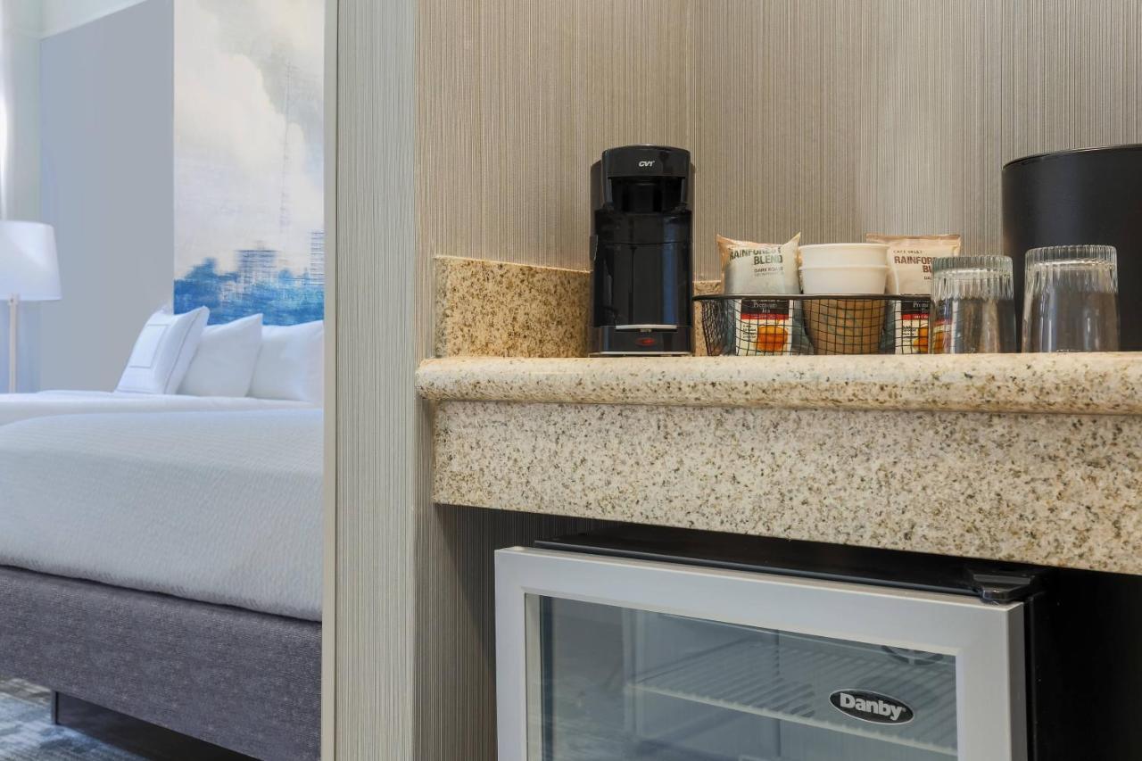King Room Bathtub Mobility Access or Hearing Accessible