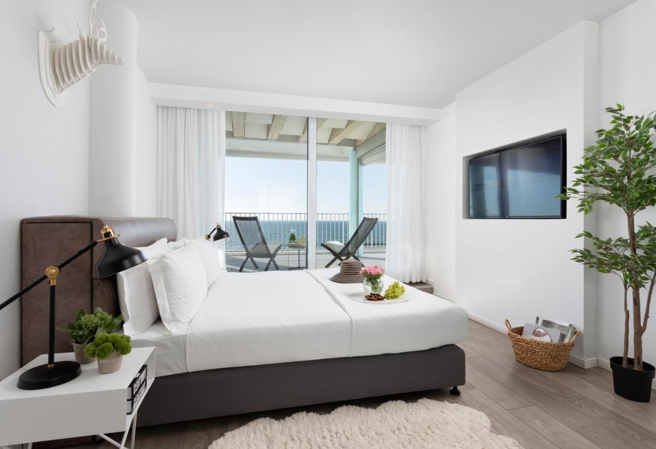 Suite with Private Pool,1392430301:JPEG