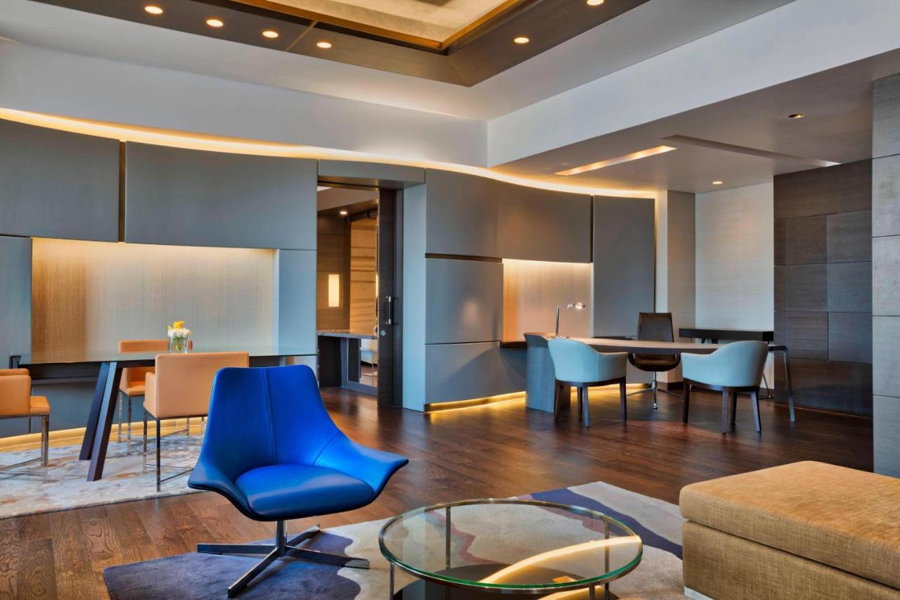Senior Suite with access to Executive Club Lounge,1612983137:JPEG