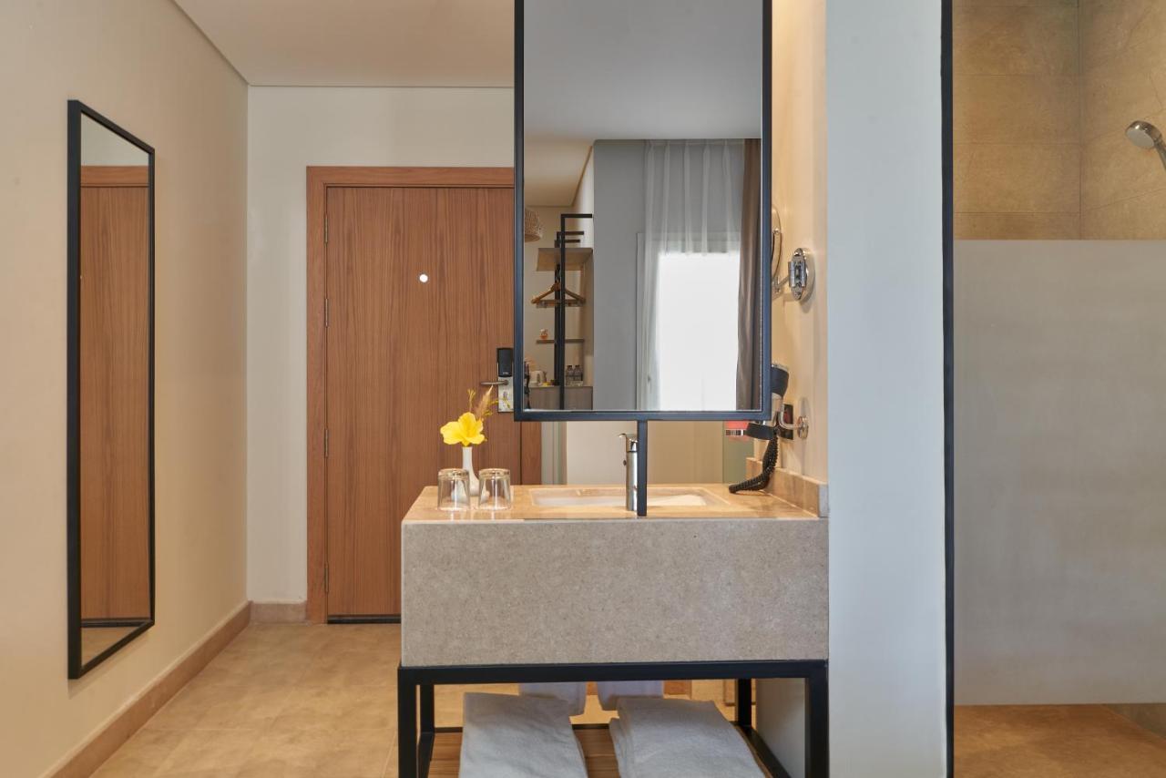 Premium Family Room,1398957947:JPEG