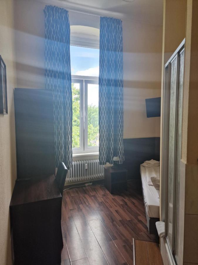 Quarto Individual com Chuveiro e Toalete Compartilhada
