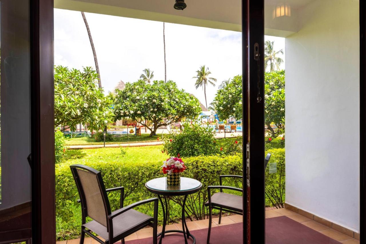 Queen Room Garden View