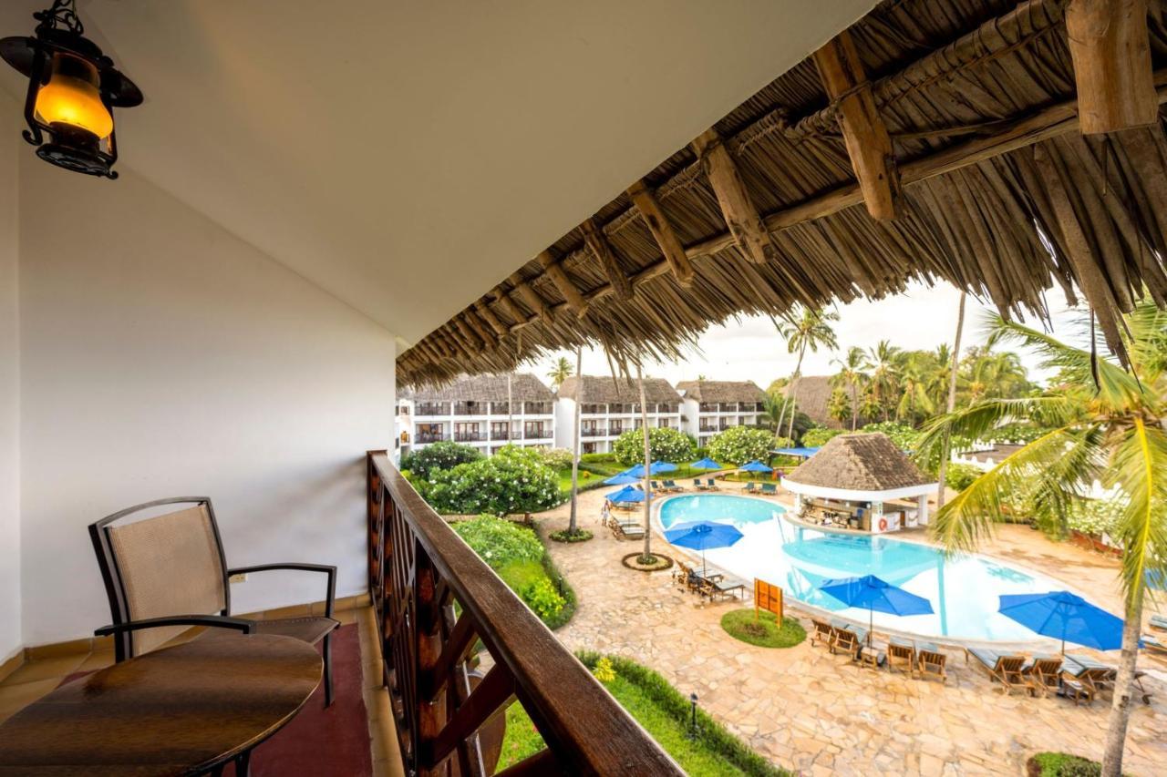 Queen Room Pool View