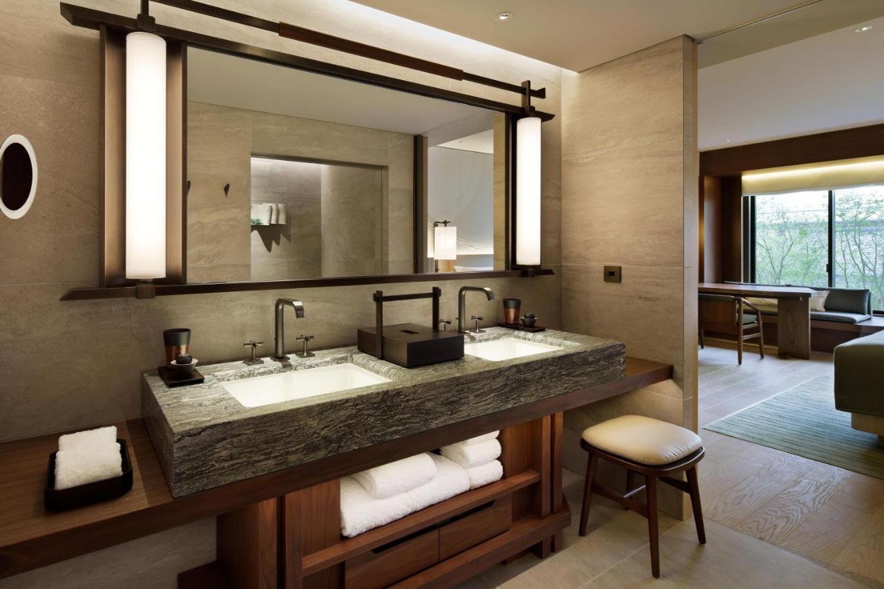 Premier Room King,1404925787:JPEG