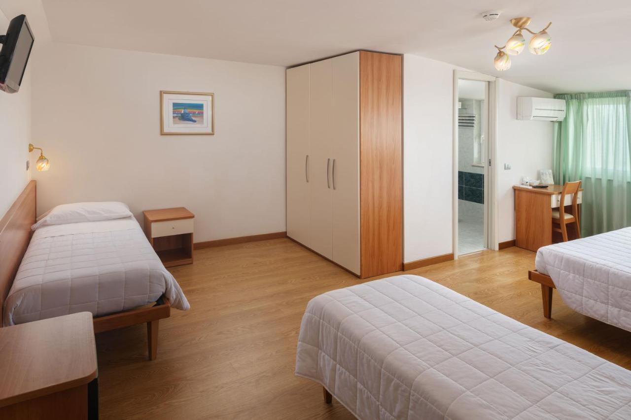 Quadruple Room with Sea View,1407691508:JPEG