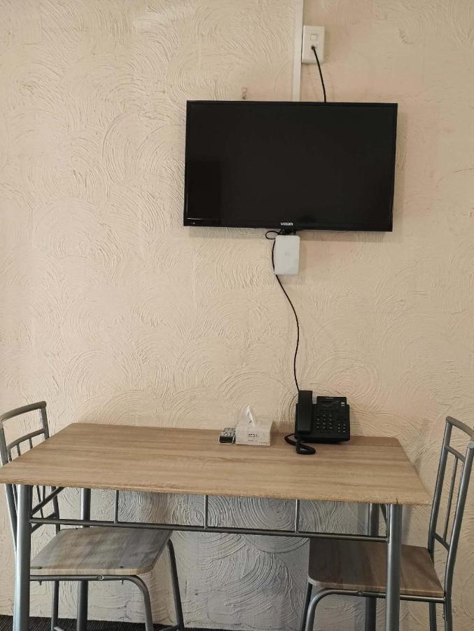 Queen Studio,1408446047:JPEG