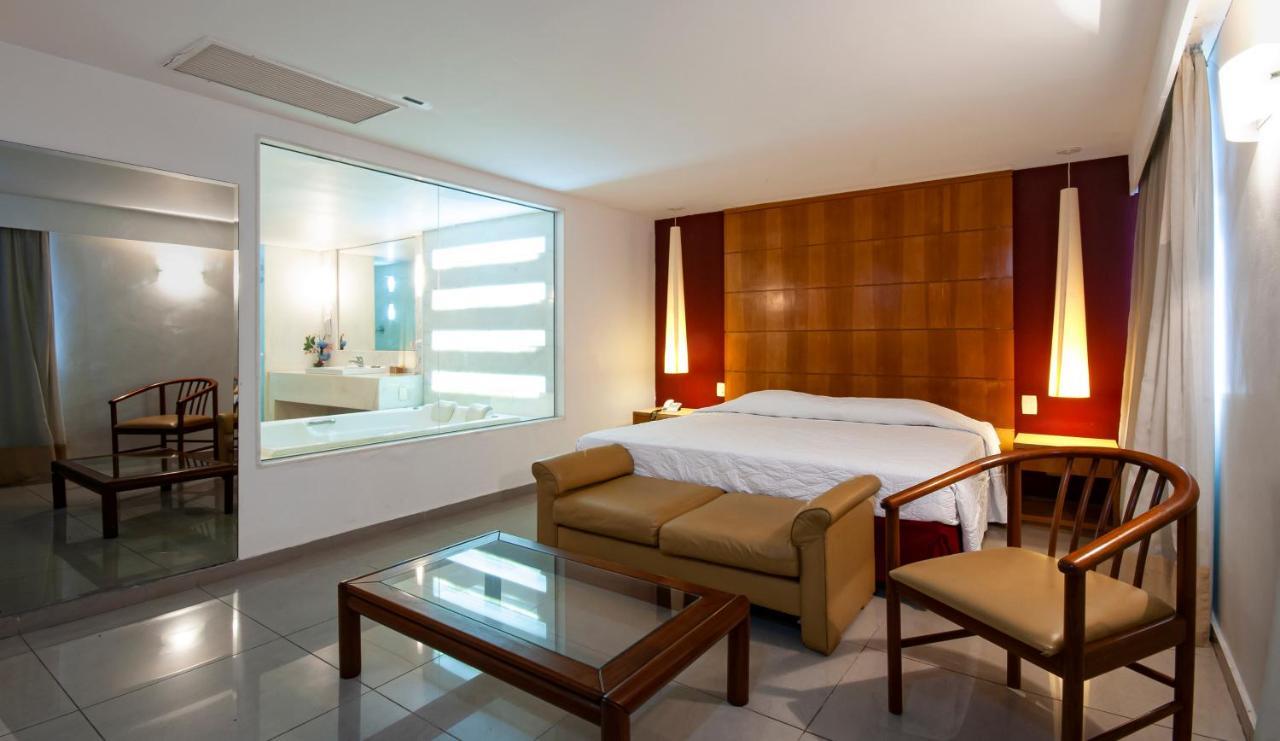 Executive Suite,1416755904:JPEG