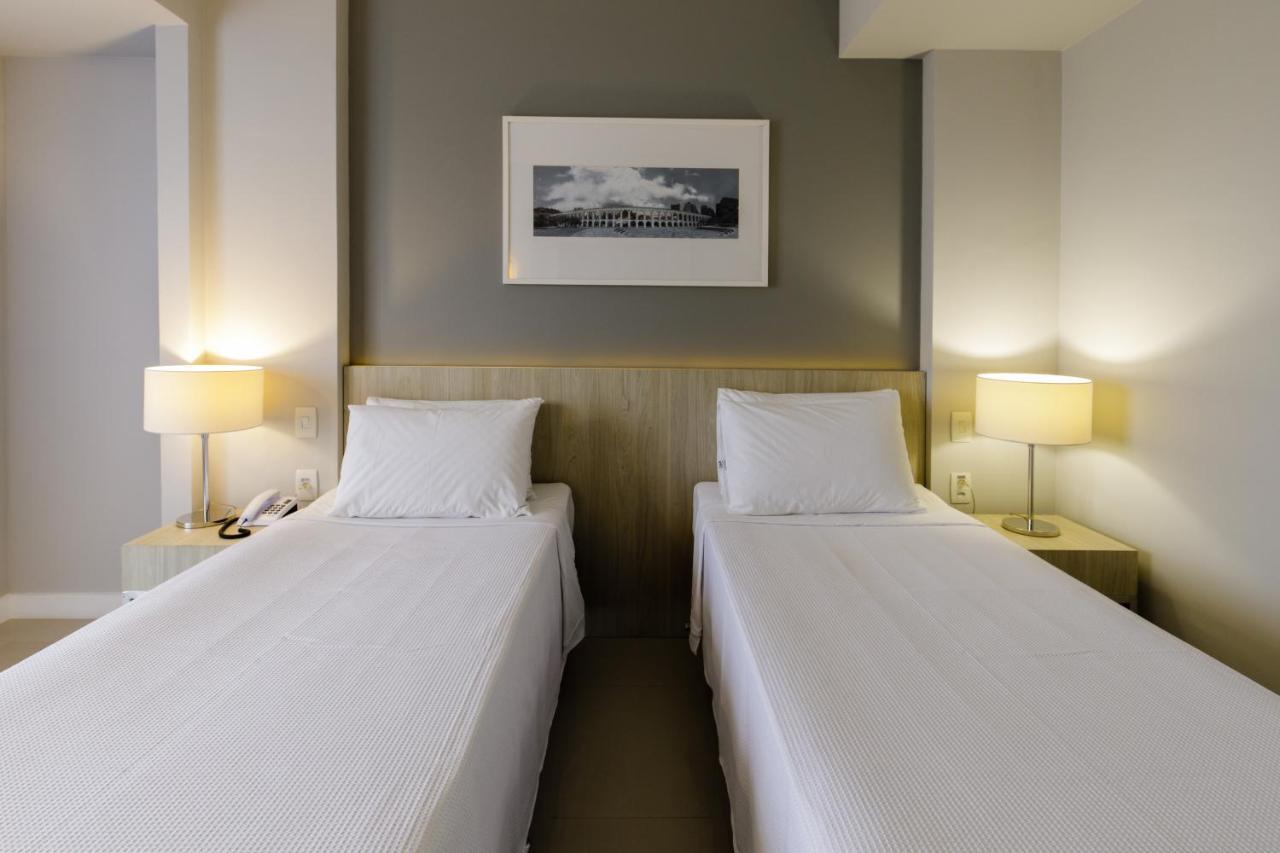 Quarto Luxo com 2 Camas de Solteiro
