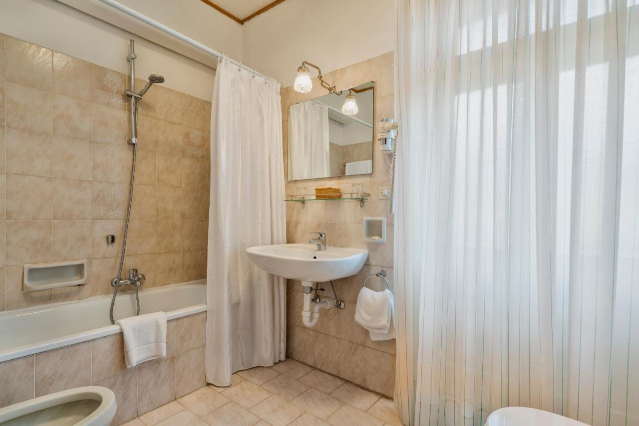 Comfort Tweepersoonskamer met 1 Tweepersoonsbed of 2 Aparte Bedden en Balkon