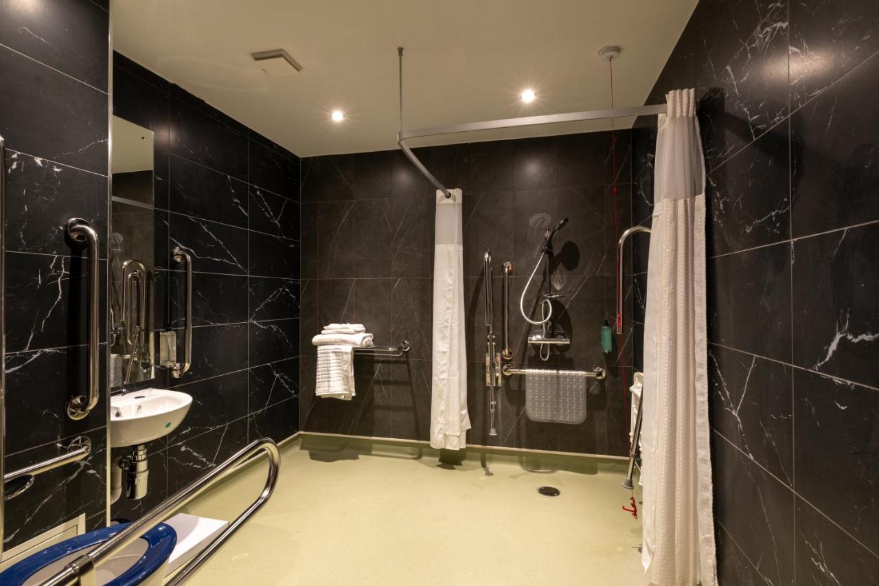 Accessible Family Twin Room 3