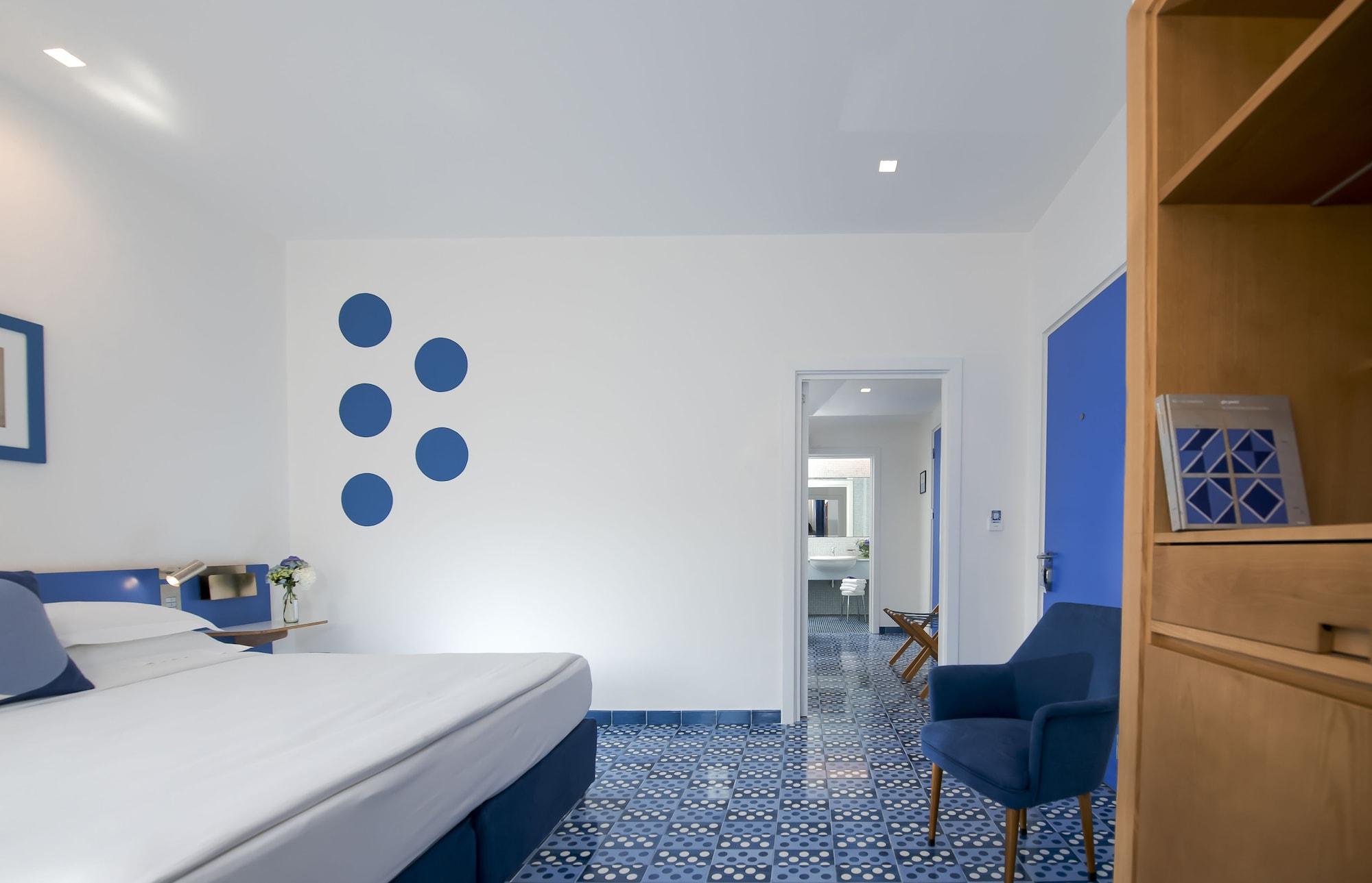 Family Room with Park View,1433500348:JPEG