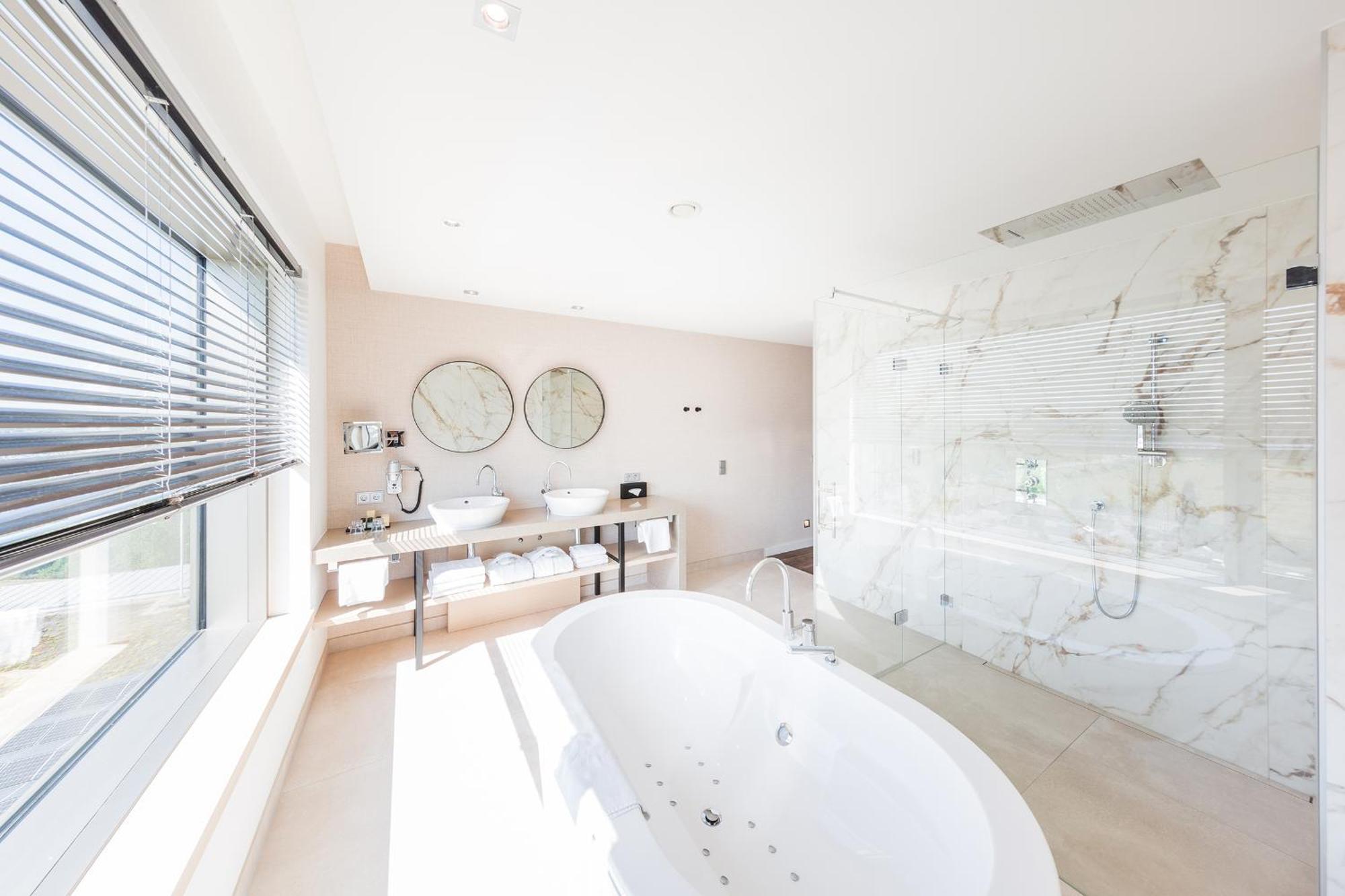 Suite with Spa Bath