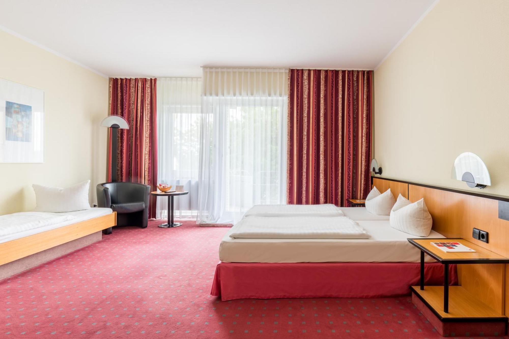 Triple Room with Balcony,807123483:JPEG