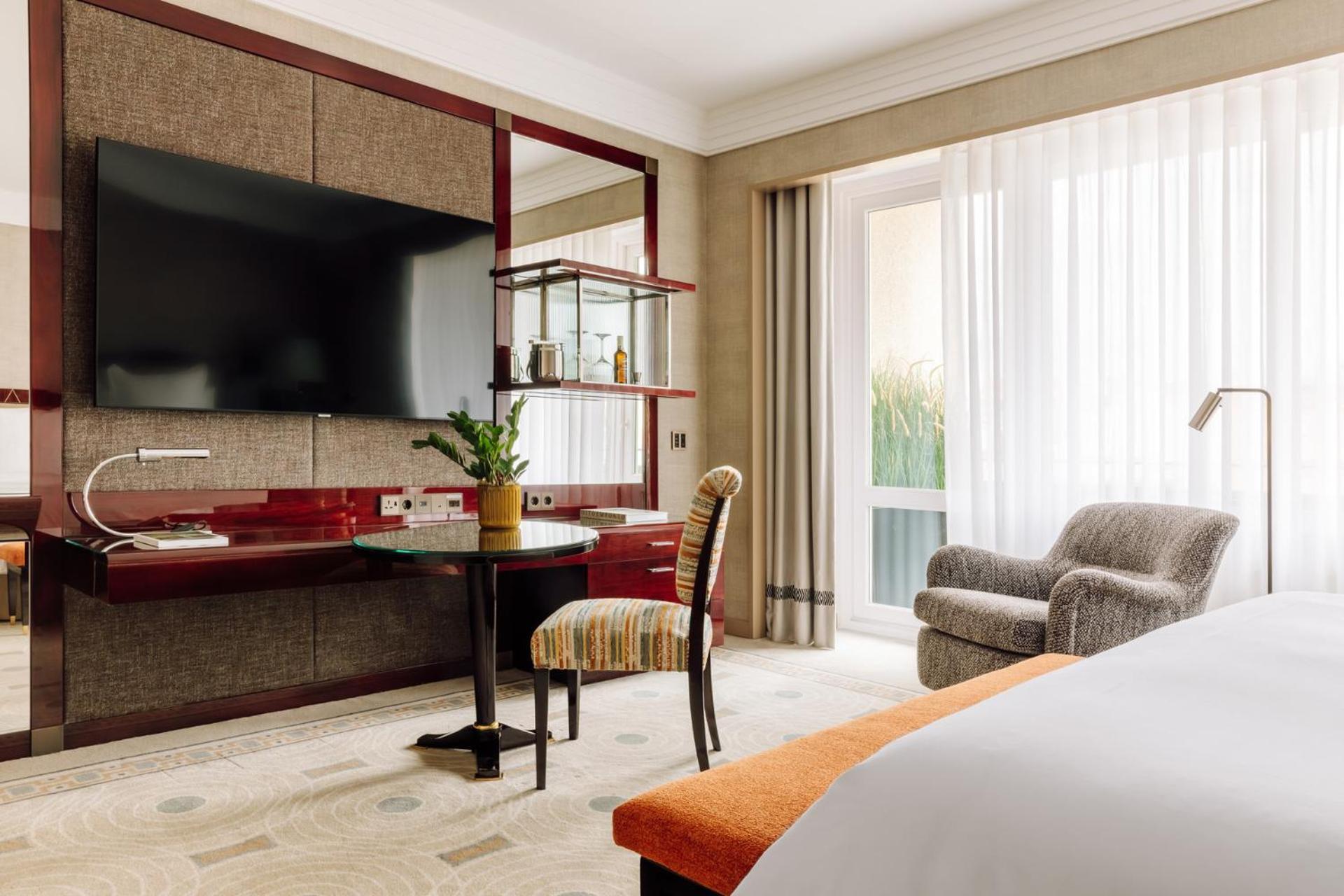 Quarto Deluxe com Cama King-size e Vista da Cidade