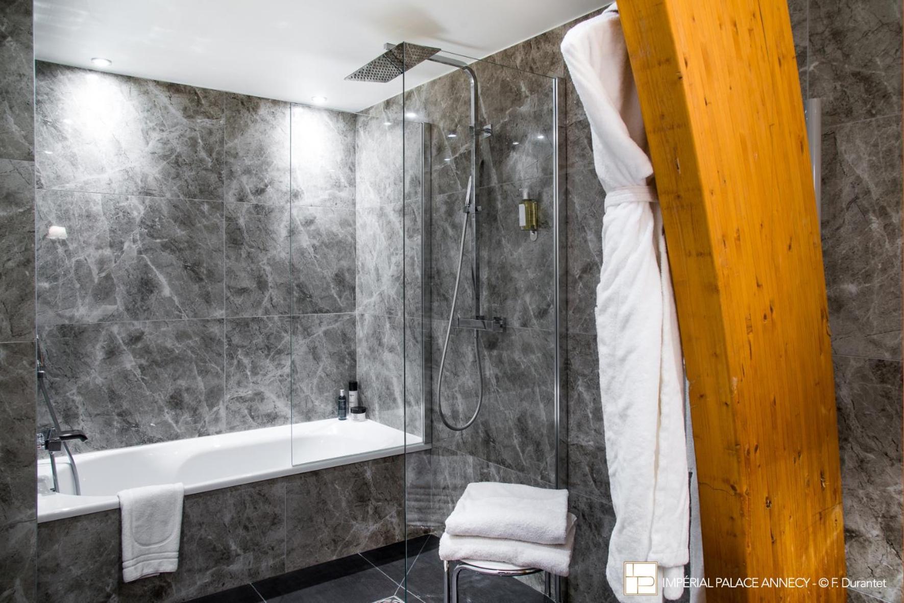 Executive Suite Spa Access Reservation Needed,1445046649:JPEG