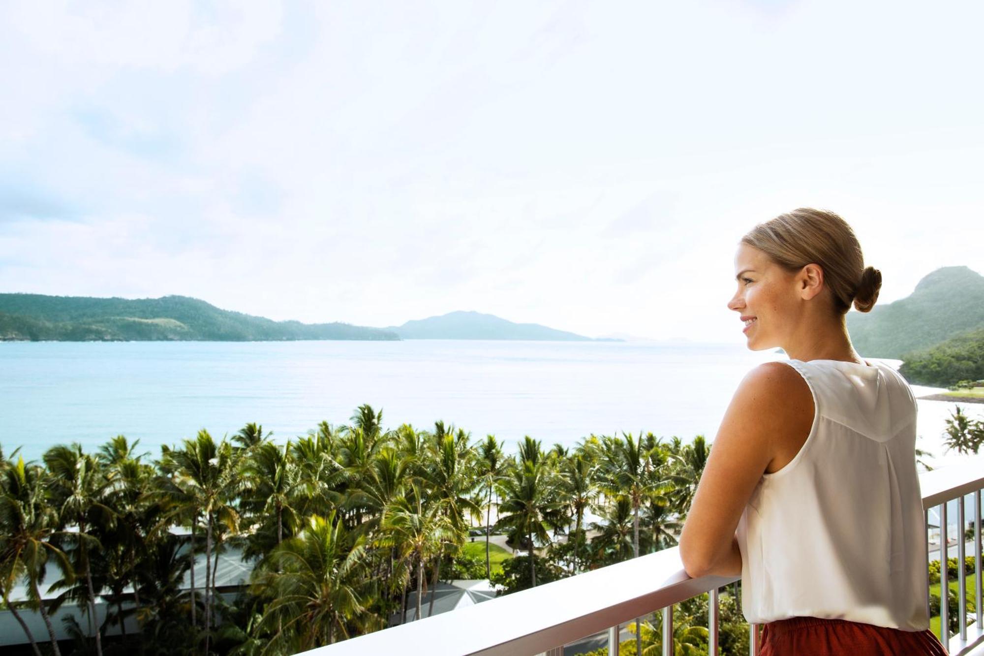 Quarto Coral com Cama King-size e Vista do Mar