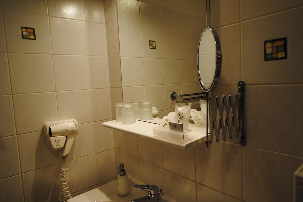 Family Room,379109767:JPEG