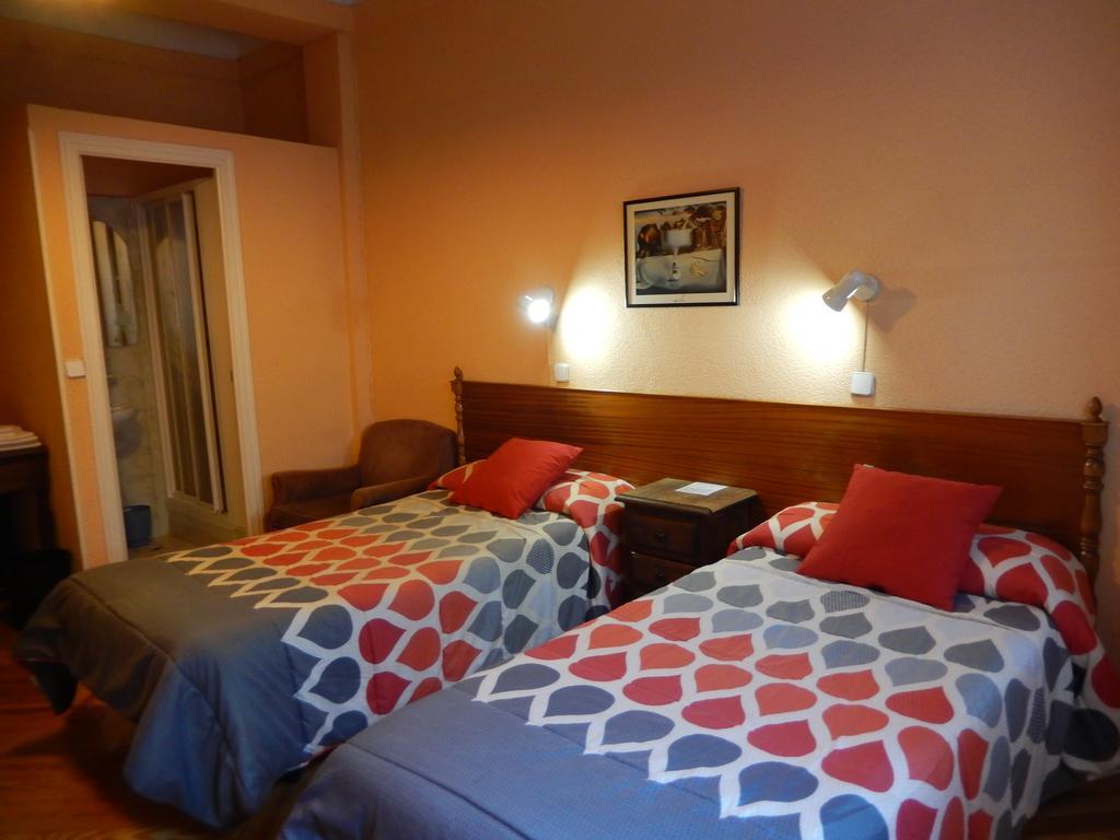 Twin Room with Shared Bathroom,1006753420:JPEG