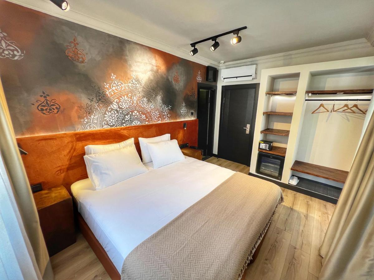Standaard Tweepersoonskamer met 1 of 2 Bedden en Balkon