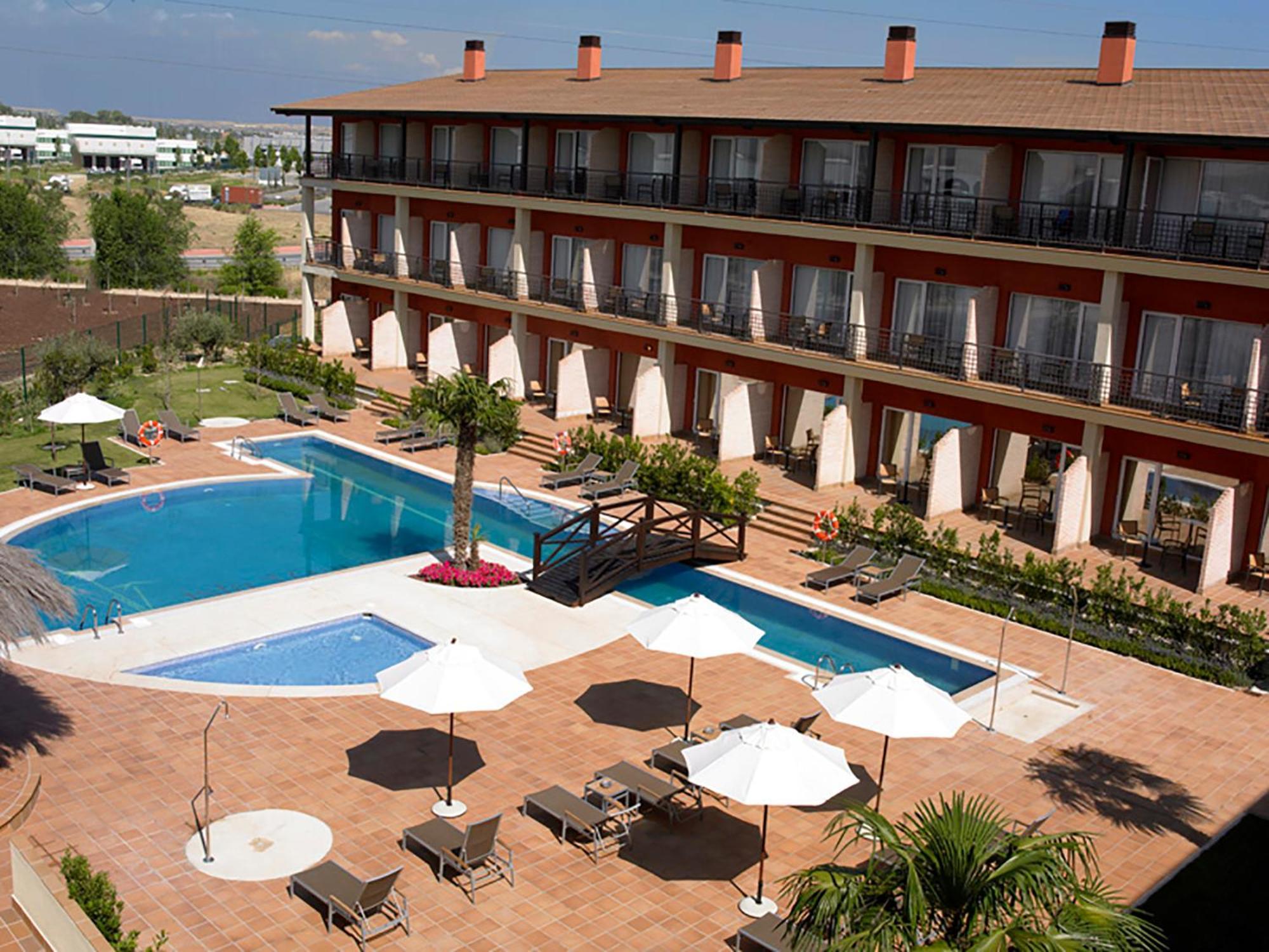 Twin Room Direct Pool Access