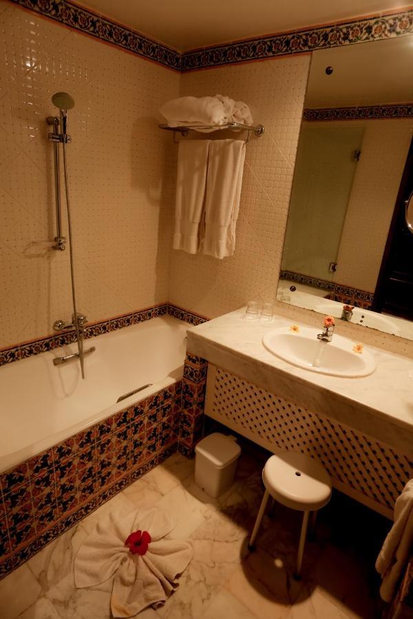 Standard Single Room,1480596224:JPEG
