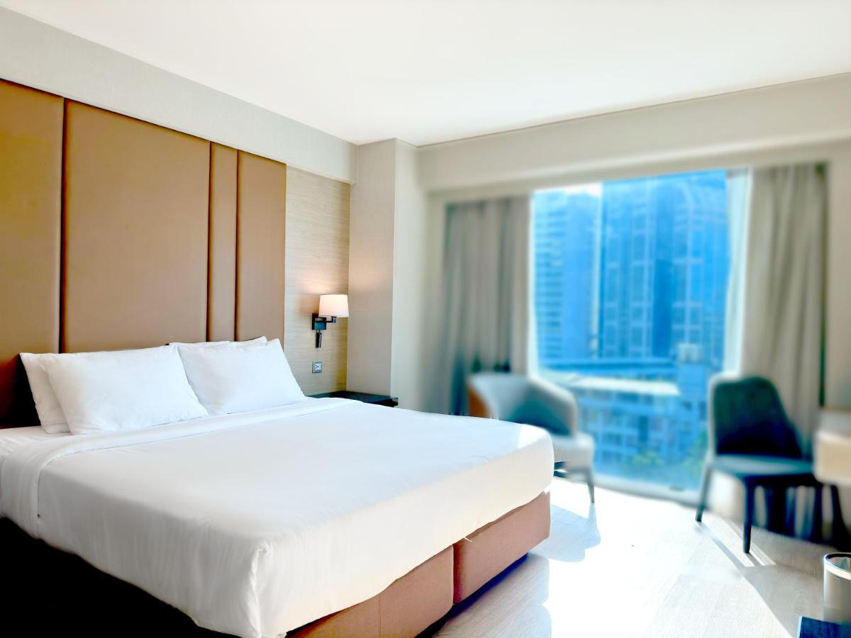 Premier Room with One King Bed - Non-Smoking