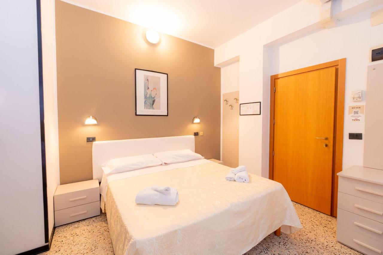 Double or Twin Room,942515930:JPEG