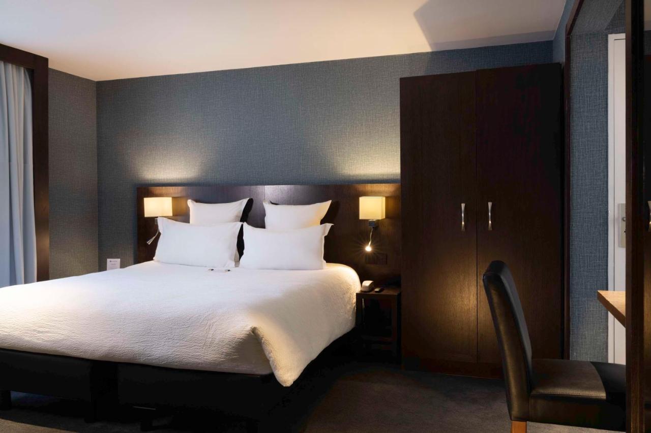 Larger Deluxe King Room with Sofa Bed - Non-Smoking
