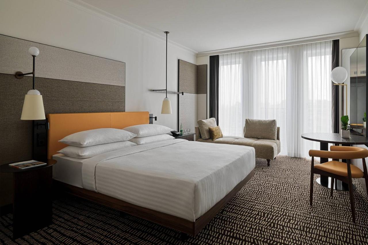 Executive Room with Lounge Access, 1 King,1498749544:JPEG