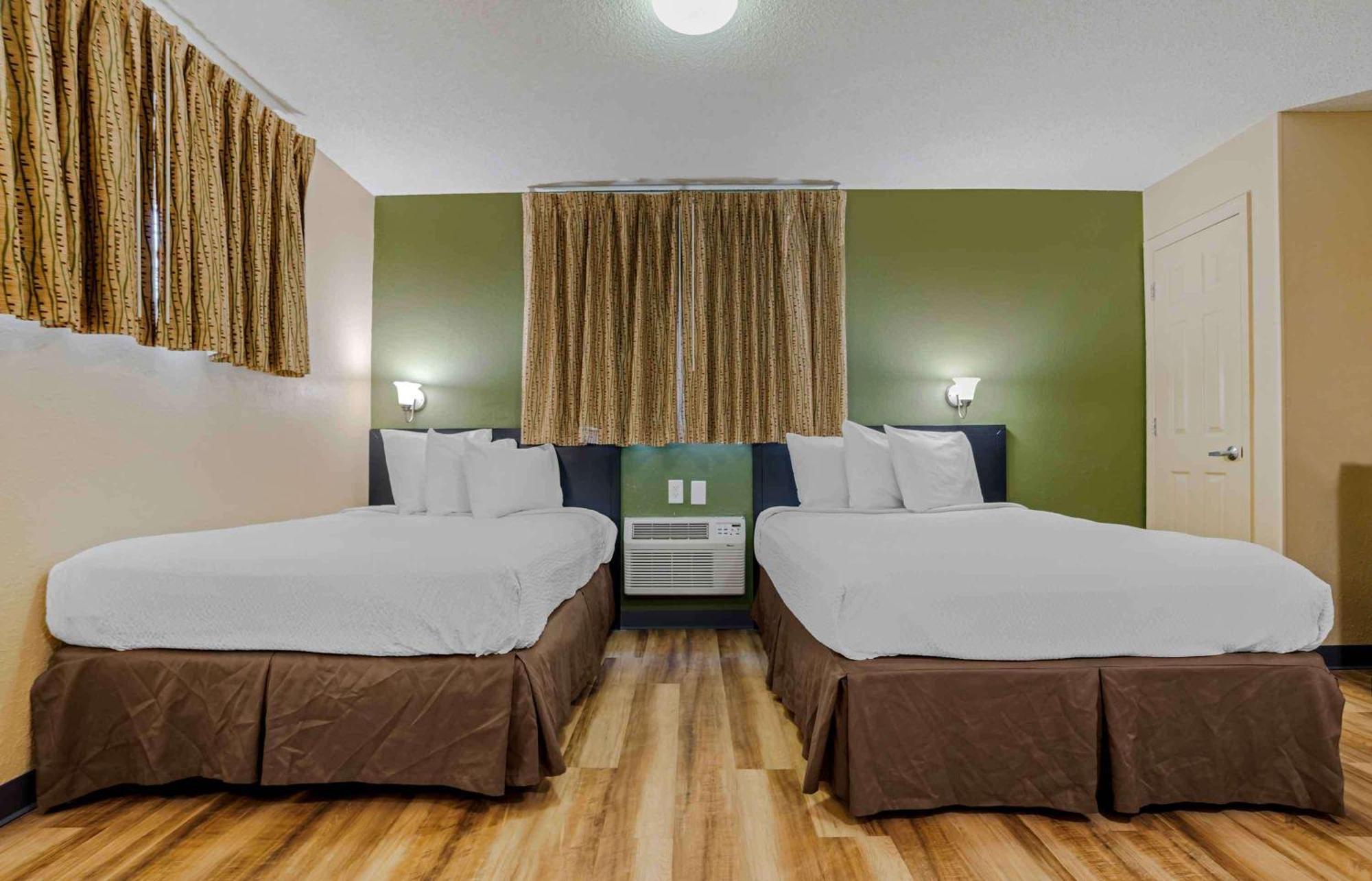 Studio with Two Double Beds - Non-Smoking