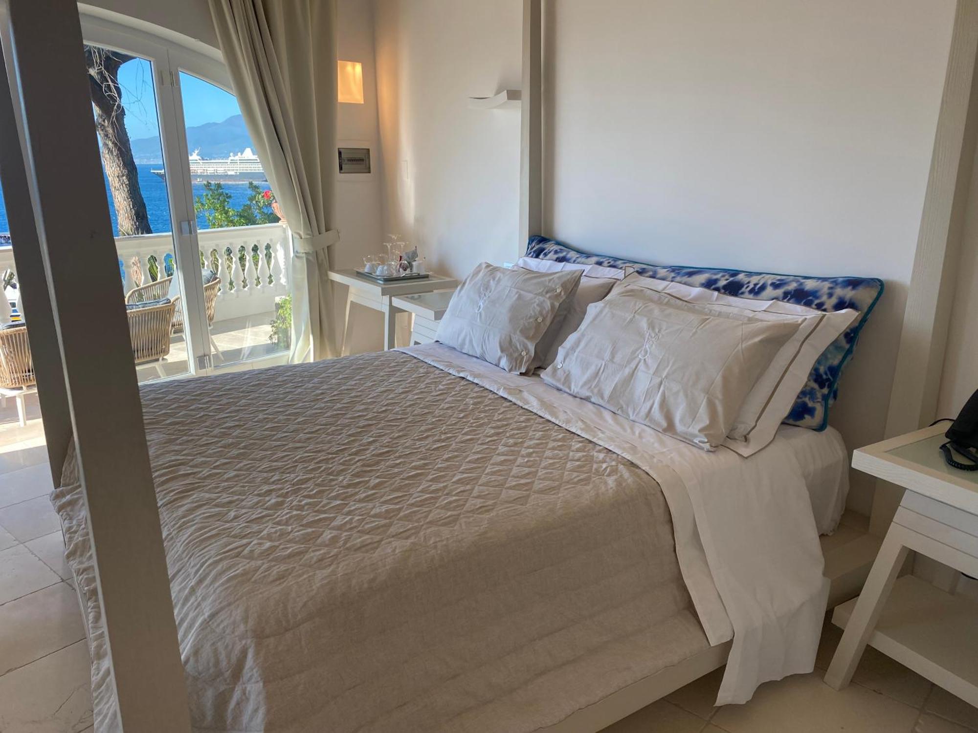 Deluxe Double Room with Balcony and Sea View,1499433076:JPEG