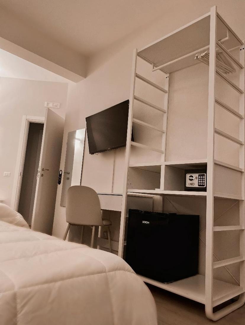 Deluxe Double Room (2 Adults + 1 Child),1501866715:JPEG