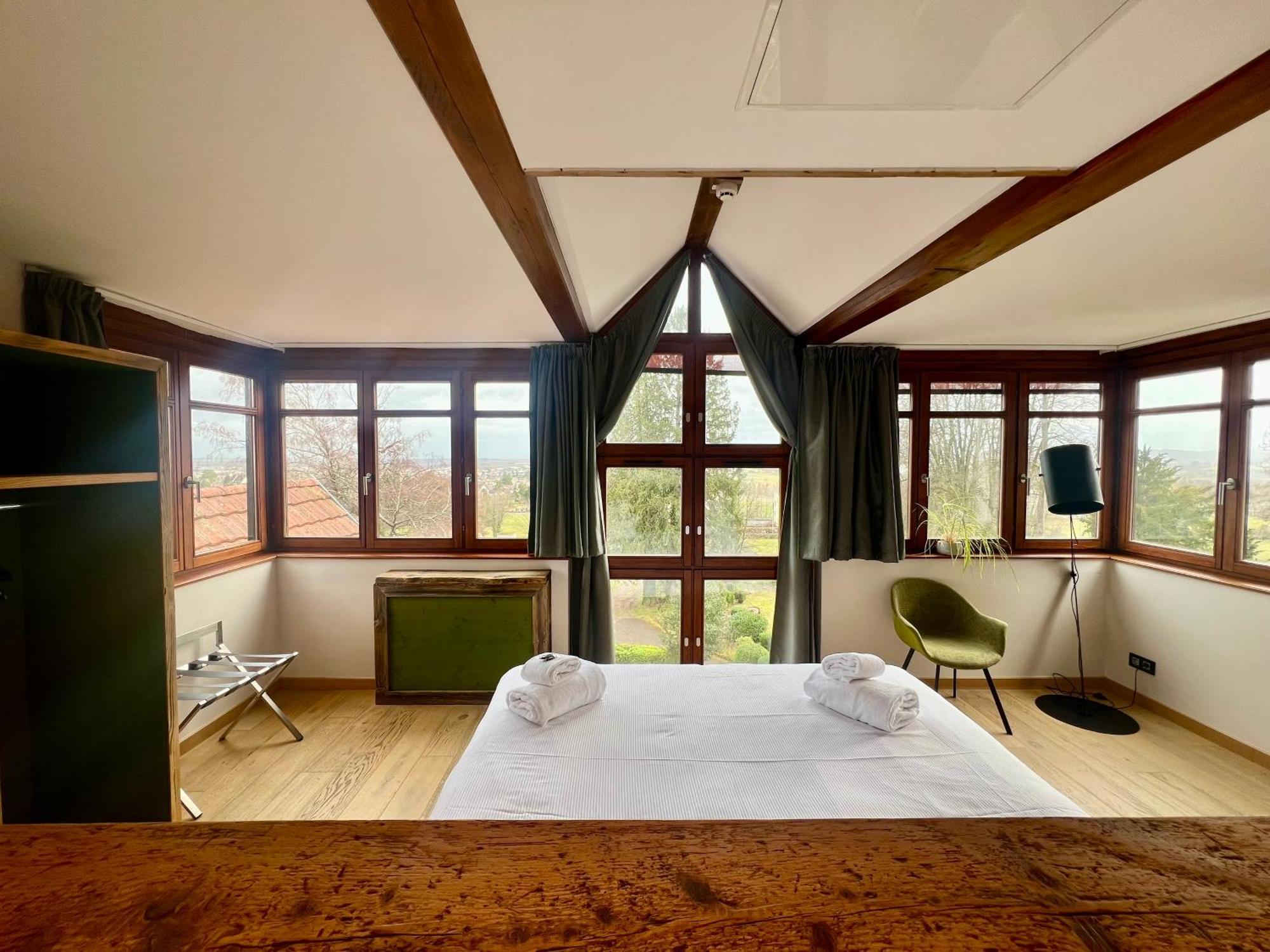 Kamer met Kingsize Bed en Uitzicht op de Tuin